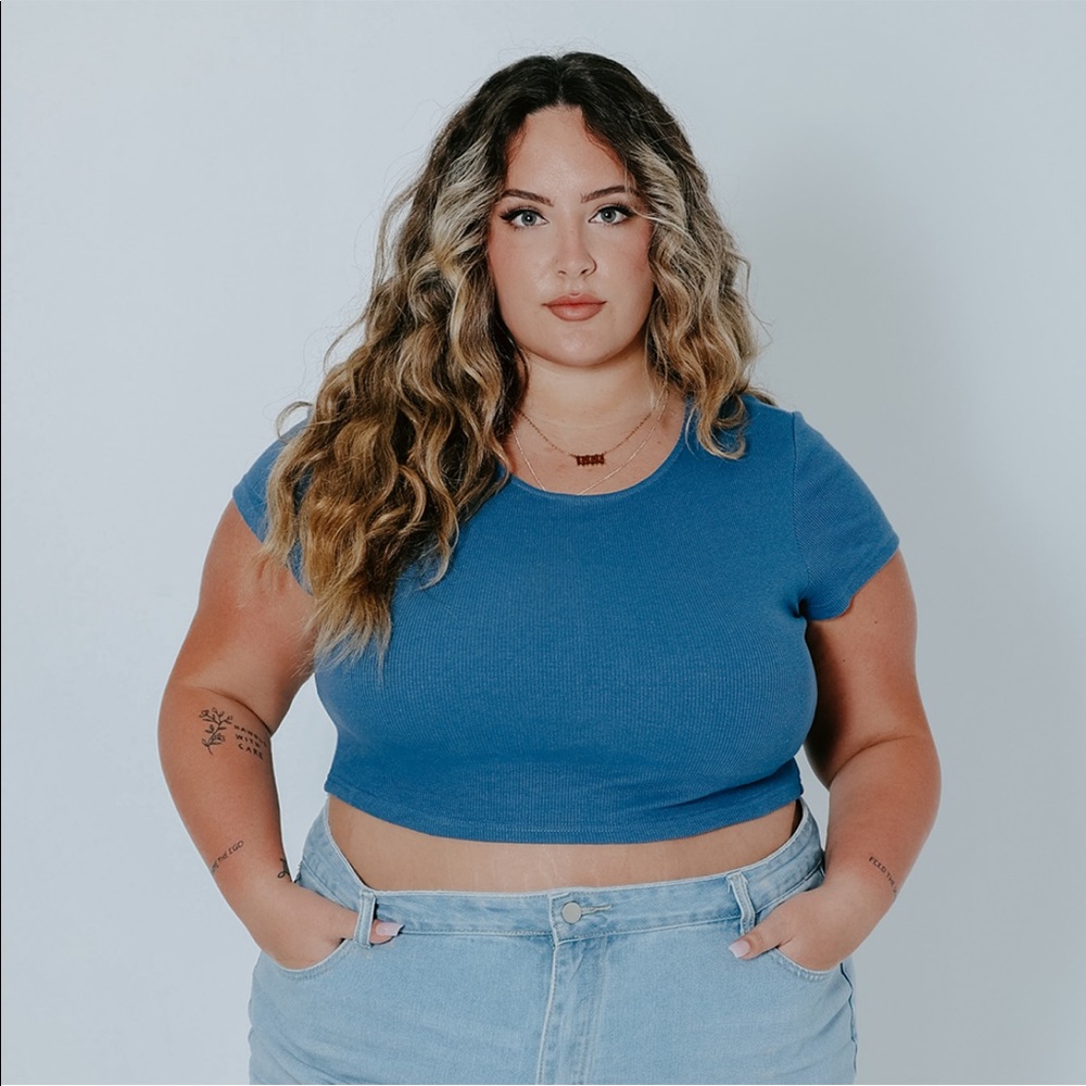 Klassy Network Cropped Baby Tee Brami